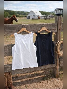 Duluth Tanks (2) | Women's XL | Navy & White